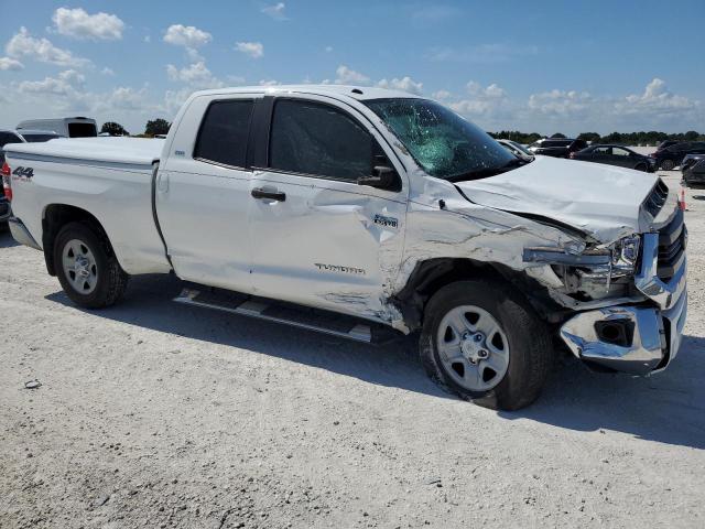 5TFUW5F17FX416642 - 2015 TOYOTA TUNDRA DOUBLE CAB SR/SR5 WHITE photo 4