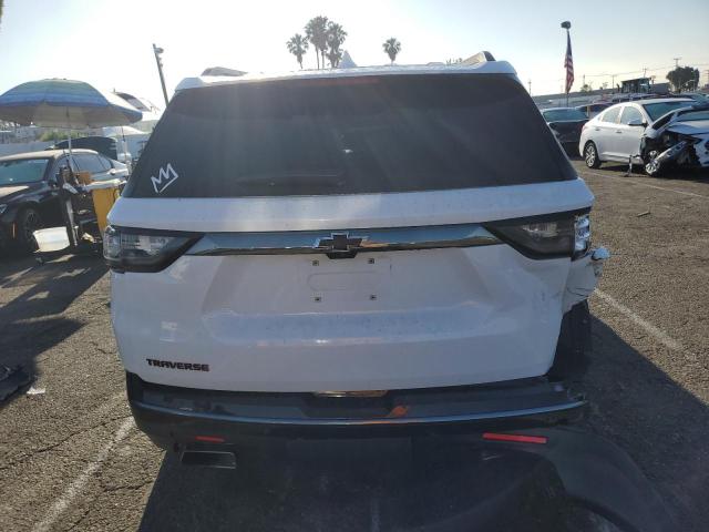 1GNERKKWXJJ124384 - 2018 CHEVROLET TRAVERSE PREMIER WHITE photo 6