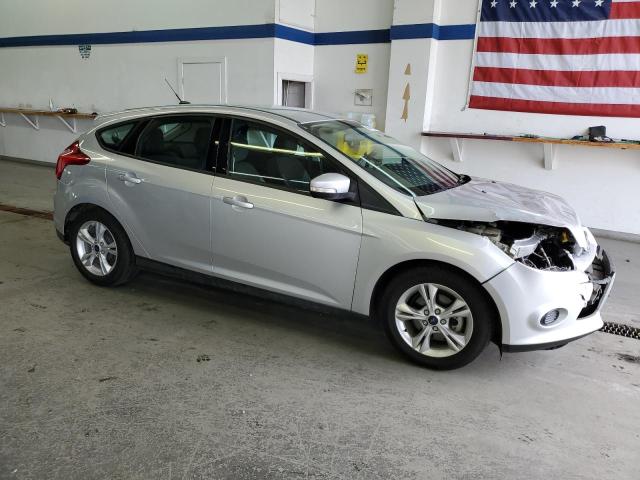 1FADP3K26EL186149 - 2014 FORD FOCUS SE SILVER photo 4