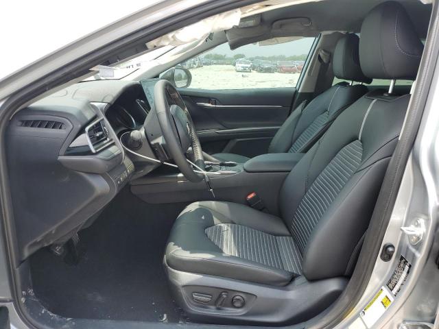 4T1G11AK9PU802496 - 2023 TOYOTA CAMRY SE NIGHT SHADE SILVER photo 7