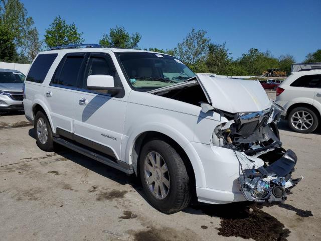 5LMFU28R43LJ42246 - 2003 LINCOLN NAVIGATOR WHITE photo 4