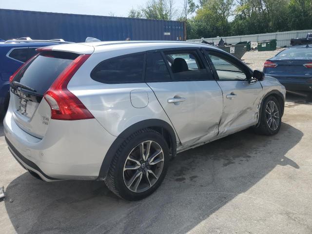 YV440MWK3J2056101 - 2018 VOLVO V60 CROSS PREMIER SILVER photo 3