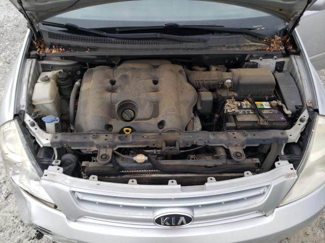 KNDMB133296320423 - 2009 KIA SEDONA SILVER photo 12