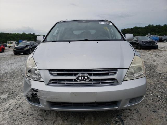 KNDMB133296320423 - 2009 KIA SEDONA SILVER photo 5