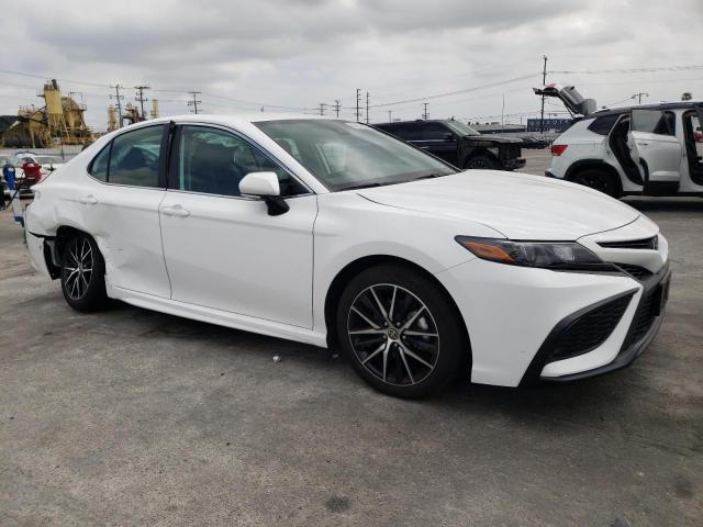 4T1G11AK1RU906581 - 2024 TOYOTA CAMRY SE NIGHT SHADE WHITE photo 4