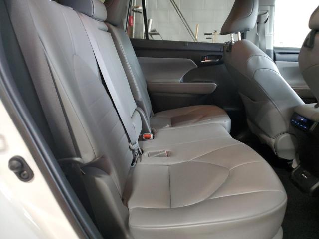 5TDGZRBH7LS516868 - 2020 TOYOTA HIGHLANDER XLE WHITE photo 11