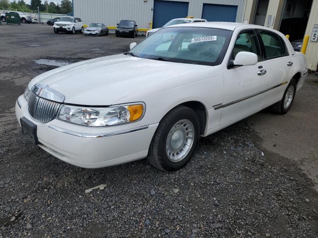 1LNHM81W81Y718015 - 2001 LINCOLN TOWN CAR EXECUTIVE Weiß Foto 1