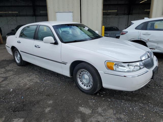 1LNHM81W81Y718015 - 2001 LINCOLN TOWN CAR EXECUTIVE Weiß Foto 4