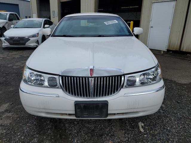 1LNHM81W81Y718015 - 2001 LINCOLN TOWN CAR EXECUTIVE Weiß Foto 5
