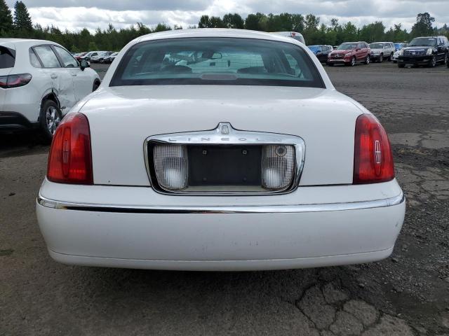 1LNHM81W81Y718015 - 2001 LINCOLN TOWN CAR EXECUTIVE Weiß Foto 6