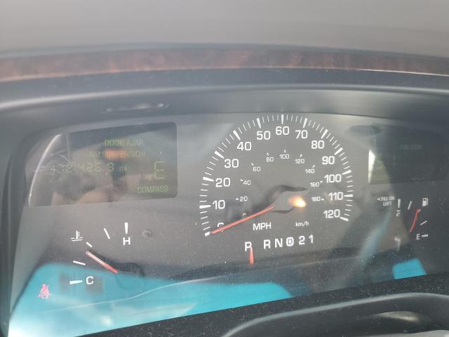 1LNHM81W81Y718015 - 2001 LINCOLN TOWN CAR EXECUTIVE Weiß Foto 9