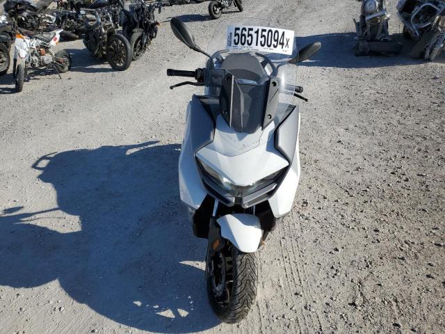 WB40C6304PS909363 - 2023 BMW C 400 GT WHITE photo 2