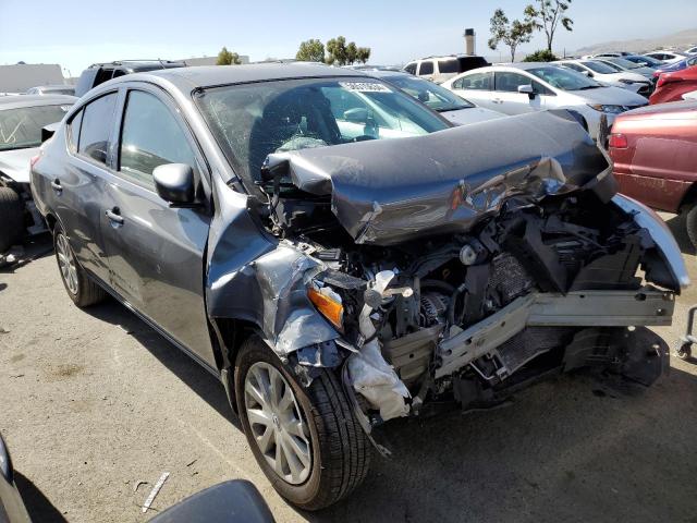 3N1CN7AP4JL865936 - 2018 NISSAN VERSA S CHARCOAL photo 4