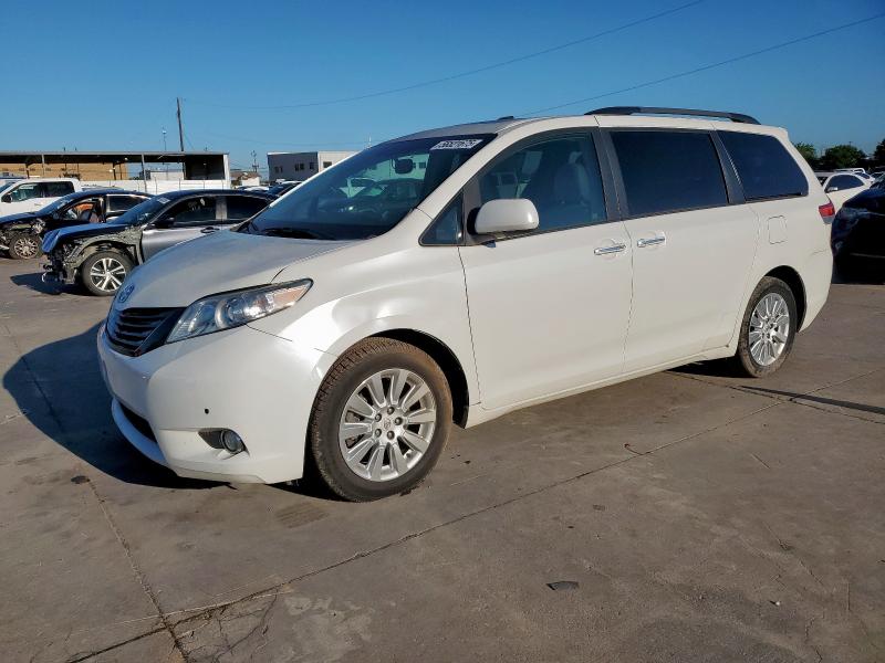 2011 TOYOTA SIENNA XLE, null