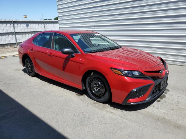 4T1G11AK9RU247407 - 2024 TOYOTA CAMRY SE NIGHT SHADE RED photo 4