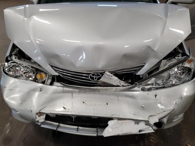 4T1BE32K45U067223 - 2005 TOYOTA CAMRY LE SILVER photo 11