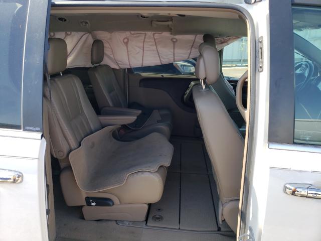 2C4RC1CG9DR536180 - 2013 CHRYSLER TOWN & COU TOURING L WHITE photo 6