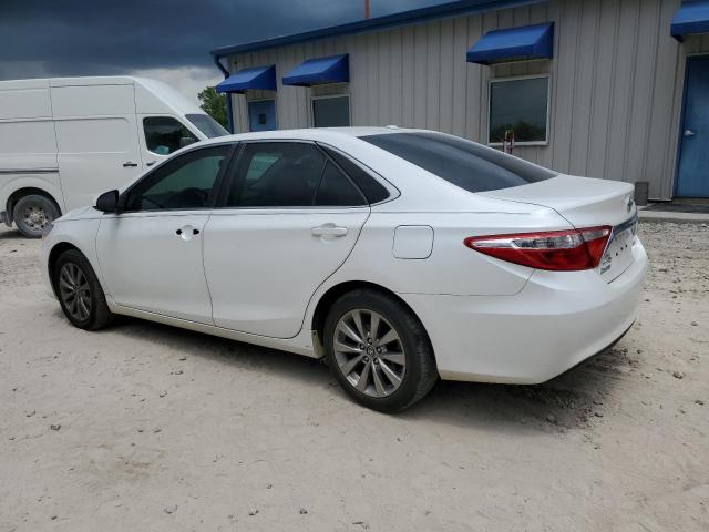 4T1BF1FK5HU304950 - 2017 TOYOTA CAMRY LE 白色 照片 2