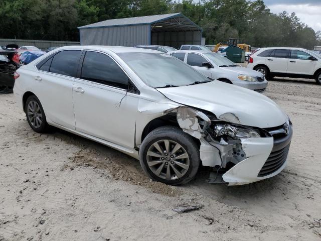 4T1BF1FK5HU304950 - 2017 TOYOTA CAMRY LE 白色 照片 4