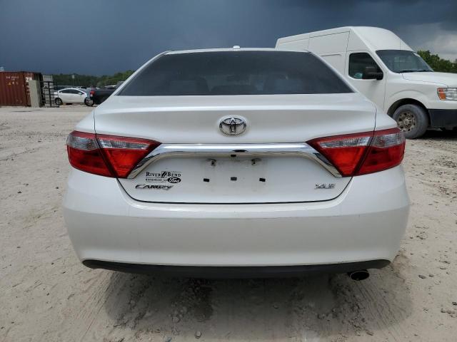 4T1BF1FK5HU304950 - 2017 TOYOTA CAMRY LE 白色 照片 6