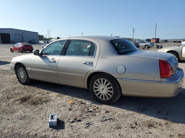 1LNHM82W33Y672482 - 2003 LINCOLN TOWN CAR SIGNATURE BEIGE photo 2