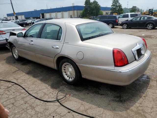 1LNHM81W72Y661940 - 2002 LINCOLN TOWN CAR EXECUTIVE TAN photo 2