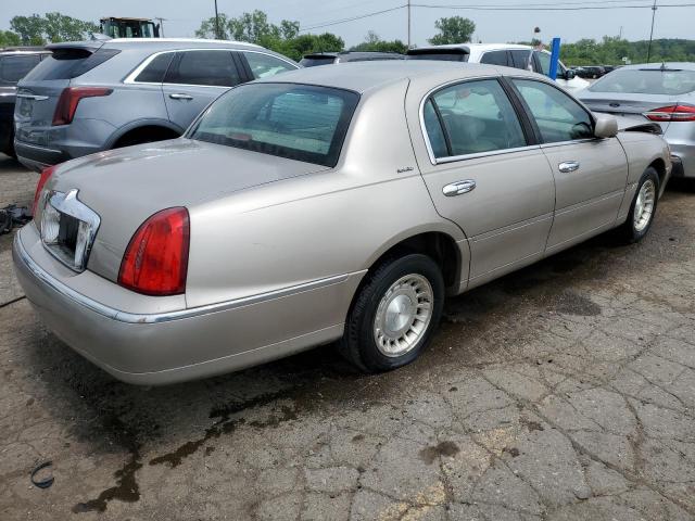 1LNHM81W72Y661940 - 2002 LINCOLN TOWN CAR EXECUTIVE TAN photo 3
