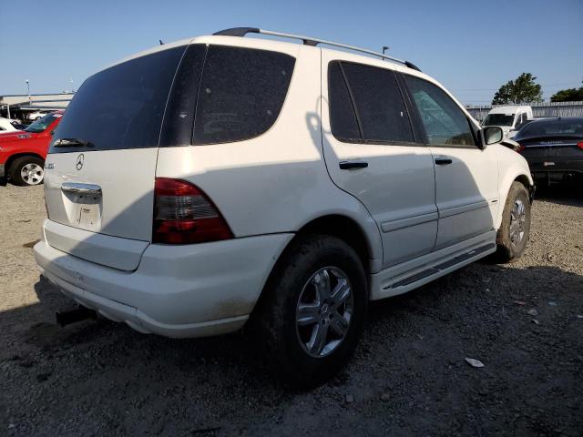 4JGAB75E65A560971 - 2005 MERCEDES-BENZ ML 500 WHITE photo 3