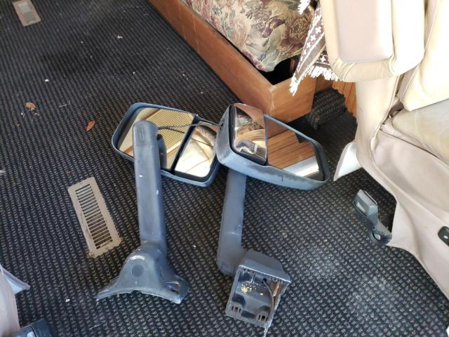 1RF120514Y2009180 - 2000 ROADMASTER RAIL DYANASTER TWO TONE photo 9