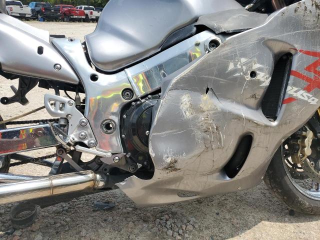 JS1GW71A642100685 - 2004 SUZUKI GSX1300 R SILVER photo 7