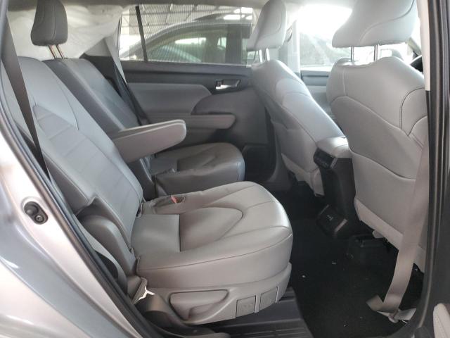 5TDGZRAH7NS550880 - 2022 TOYOTA HIGHLANDER XLE SILVER photo 10