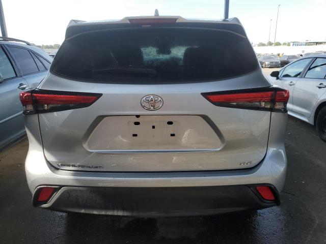 5TDGZRAH7NS550880 - 2022 TOYOTA HIGHLANDER XLE SILVER photo 6