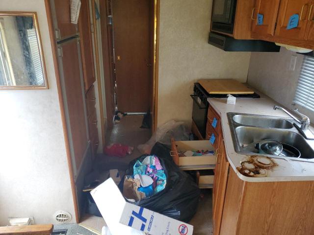 1GBLP37J9V3302549 - 1997 HOLI VACATIONER Սպիտակ լուսանկար 6