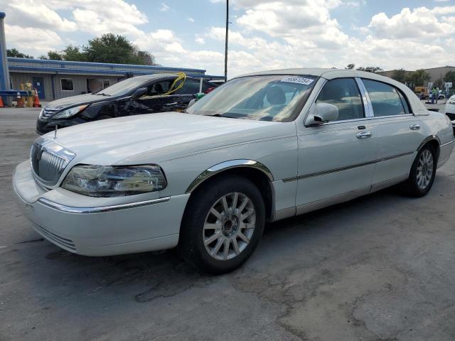 2007 LINCOLN TOWN CAR SIGNATURE, 