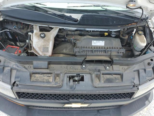 1GCWGAFP3J1186113 - 2018 CHEVROLET EXPRESS G2 WHITE photo 12