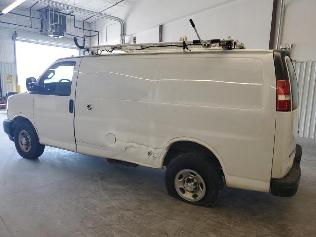 1GCWGAFP3J1186113 - 2018 CHEVROLET EXPRESS G2 WHITE photo 2