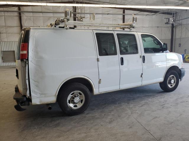 1GCWGAFP3J1186113 - 2018 CHEVROLET EXPRESS G2 WHITE photo 3