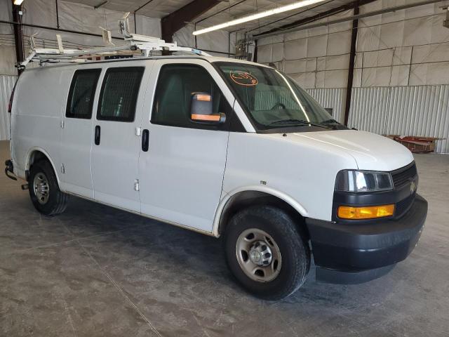 1GCWGAFP3J1186113 - 2018 CHEVROLET EXPRESS G2 WHITE photo 4