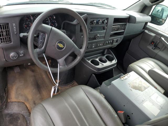 1GCWGAFP3J1186113 - 2018 CHEVROLET EXPRESS G2 WHITE photo 8