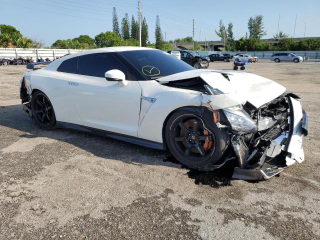 JN1AR5EF6KM750232 - 2019 NISSAN GT-R PURE WHITE photo 4