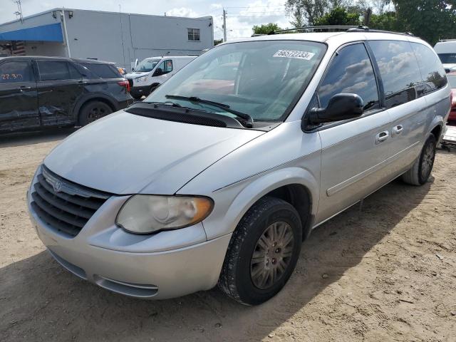 2C4GP44RX5R178392 - 2005 CHRYSLER TOWN & COU LX SILVER photo 1