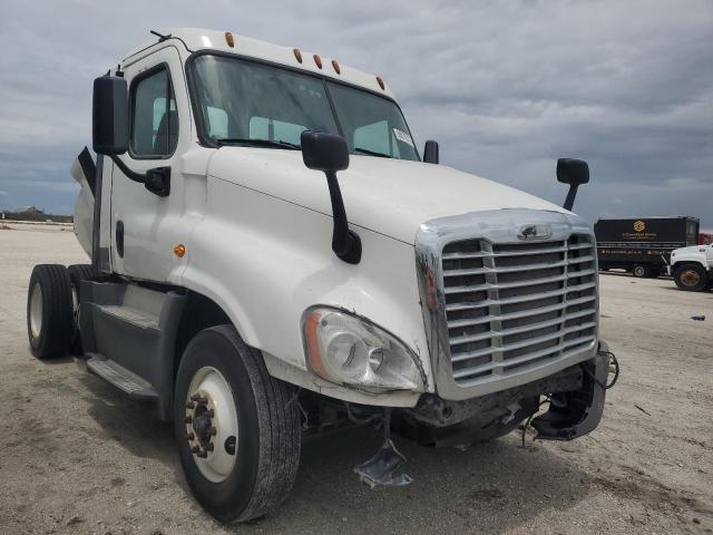 2016 FREIGHTLINER CASCADIA 1, null