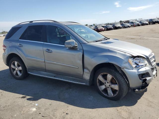 4JGBB8GB2BA740036 - 2011 MERCEDES-BENZ ML 350 4MATIC SILVER photo 4