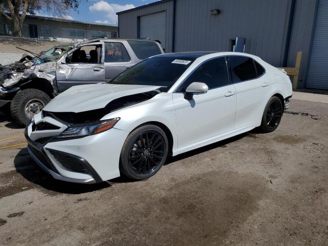 4T1KZ1AK1NU064807 - 2022 TOYOTA CAMRY TRD WHITE photo 1