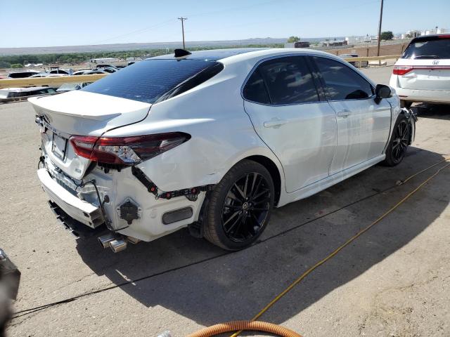 4T1KZ1AK1NU064807 - 2022 TOYOTA CAMRY TRD WHITE photo 3