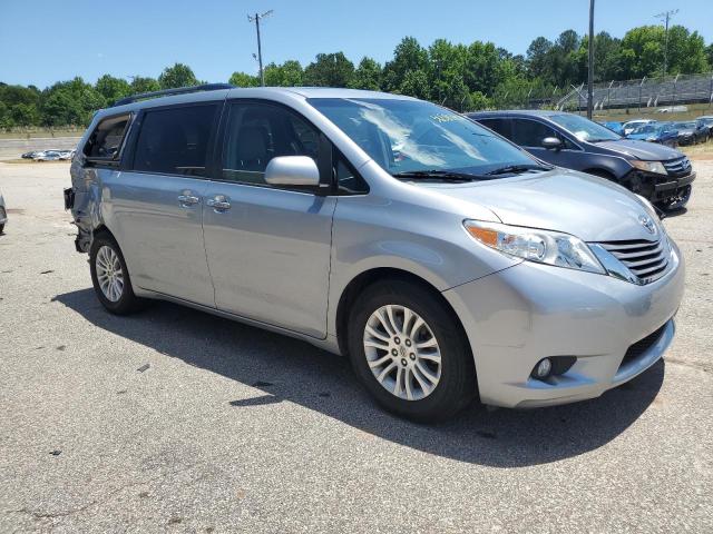 5TDYK3DC2FS553385 - 2015 TOYOTA SIENNA XLE SILVER photo 4