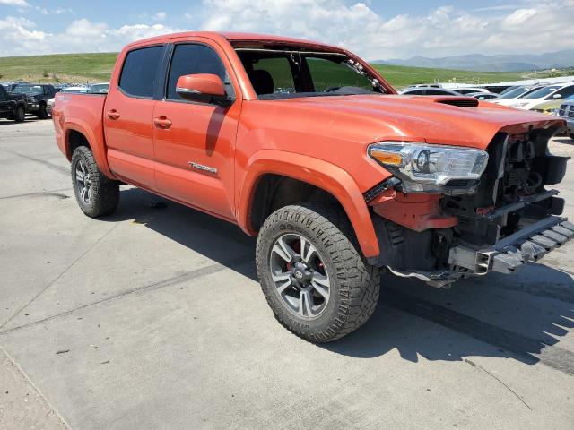 3TMCZ5AN1JM143144 - 2018 TOYOTA TACOMA DOUBLE CAB ORANGE photo 4