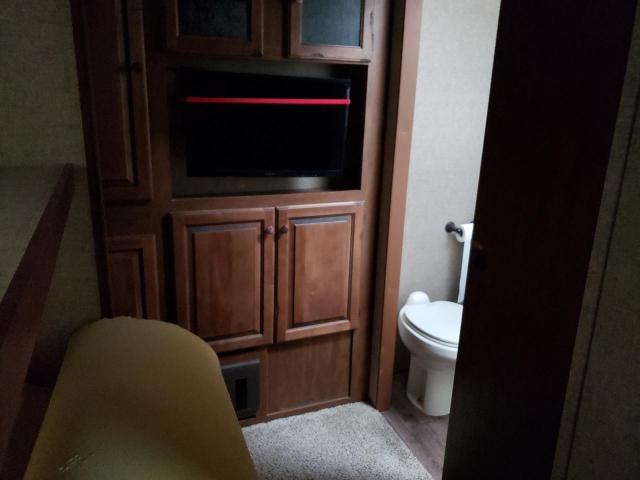 4YDF2932XF1533110 - 2015 KEYSTONE SPRINTER TAN photo 8