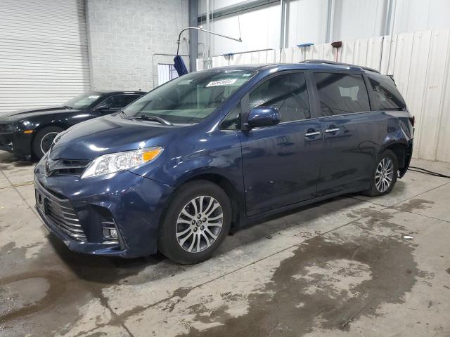 2018 TOYOTA SIENNA XLE, null