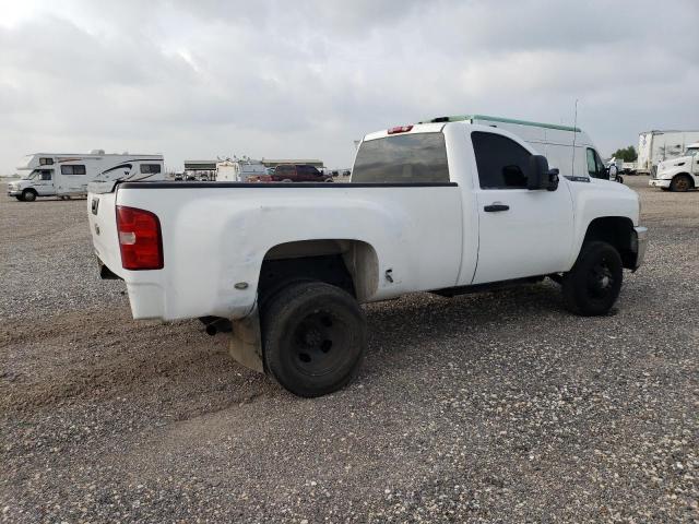 1GCJK34K28E191737 - 2008 CHEVROLET SILVERADO K3500 WHITE photo 3